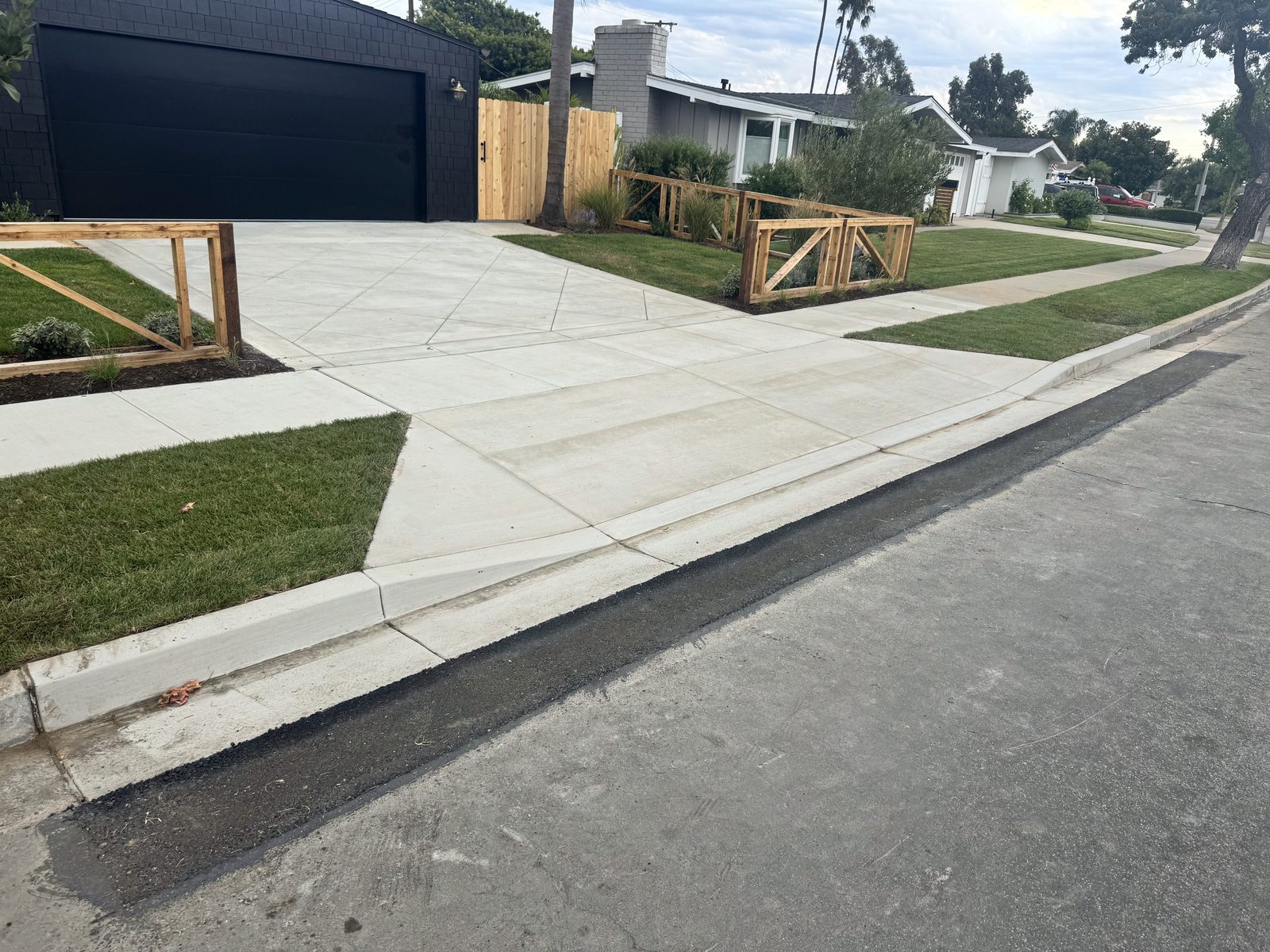 New concrete driveway by Driveway Masters in Costa Mesa, CA