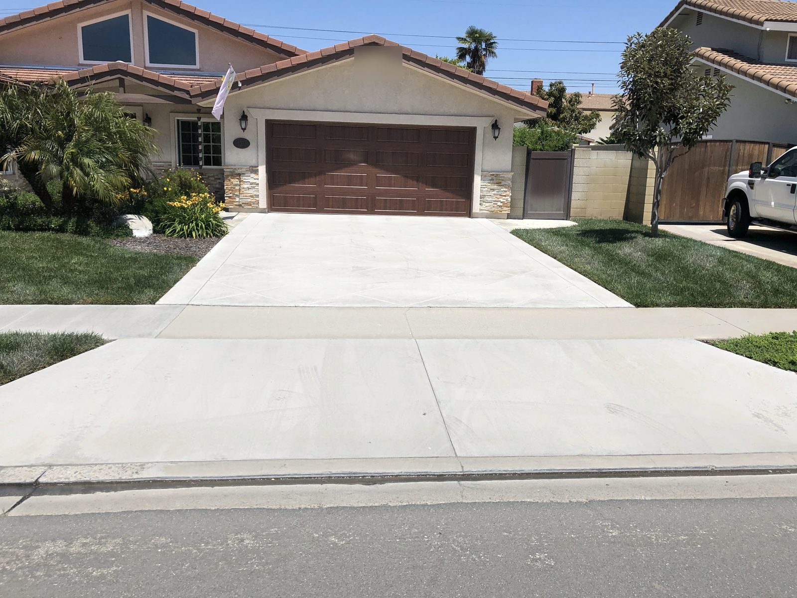 Concrete driveway by Driveway Masters, serving Fountain Valley, CA
