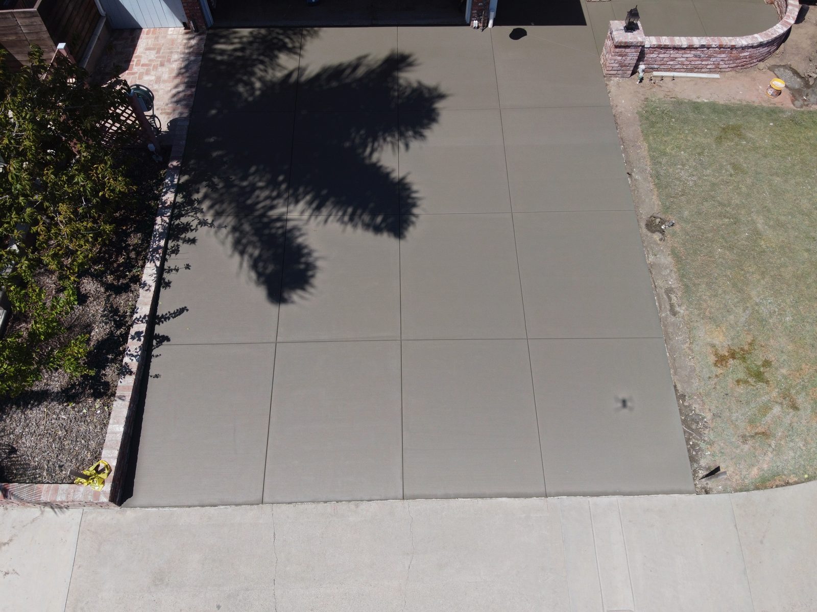 New concrete driveway by Driveway Masters in Huntington Beach, CA