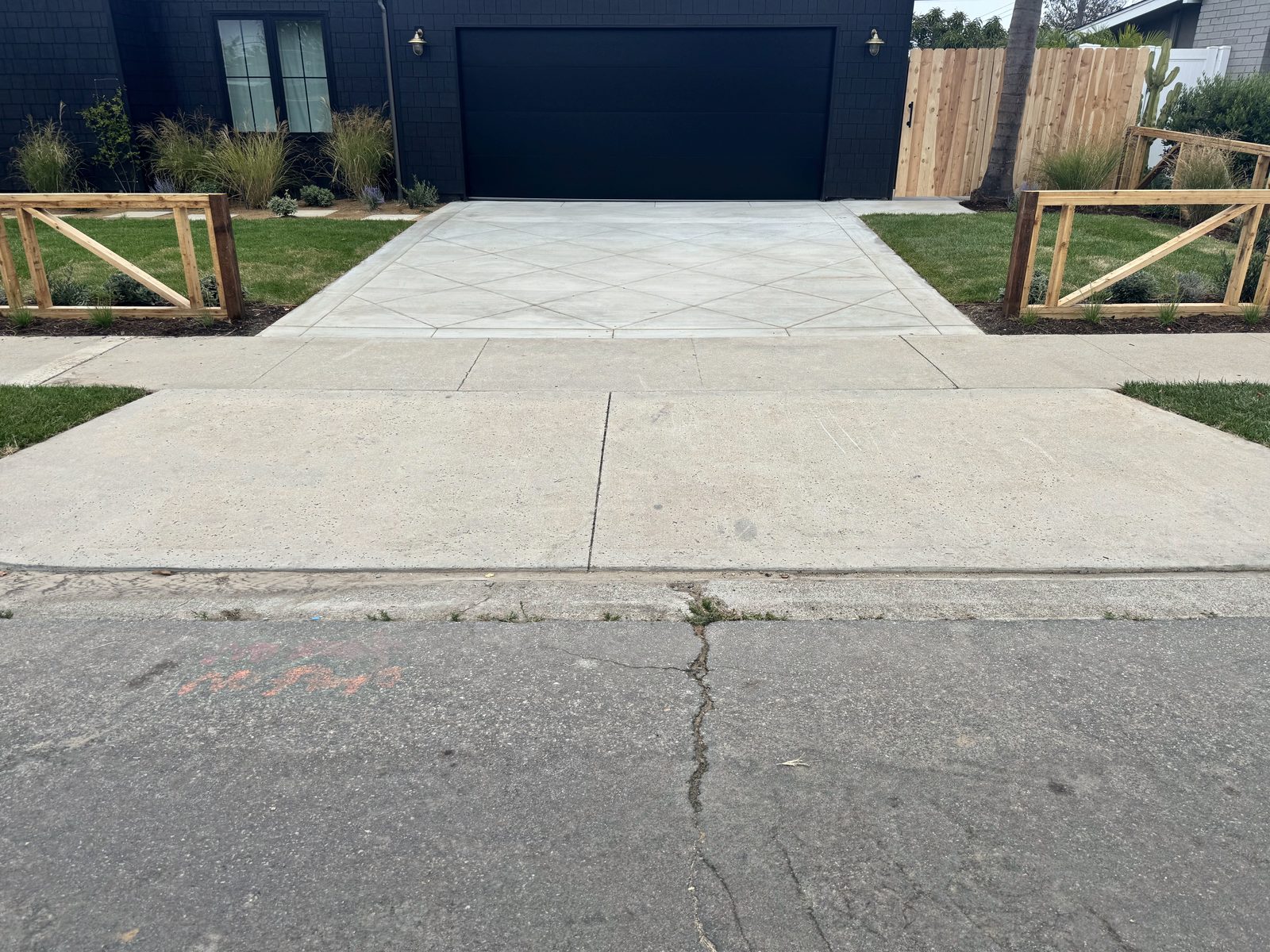 Concrete driveway by Driveway Masters, serving Irvine, CA