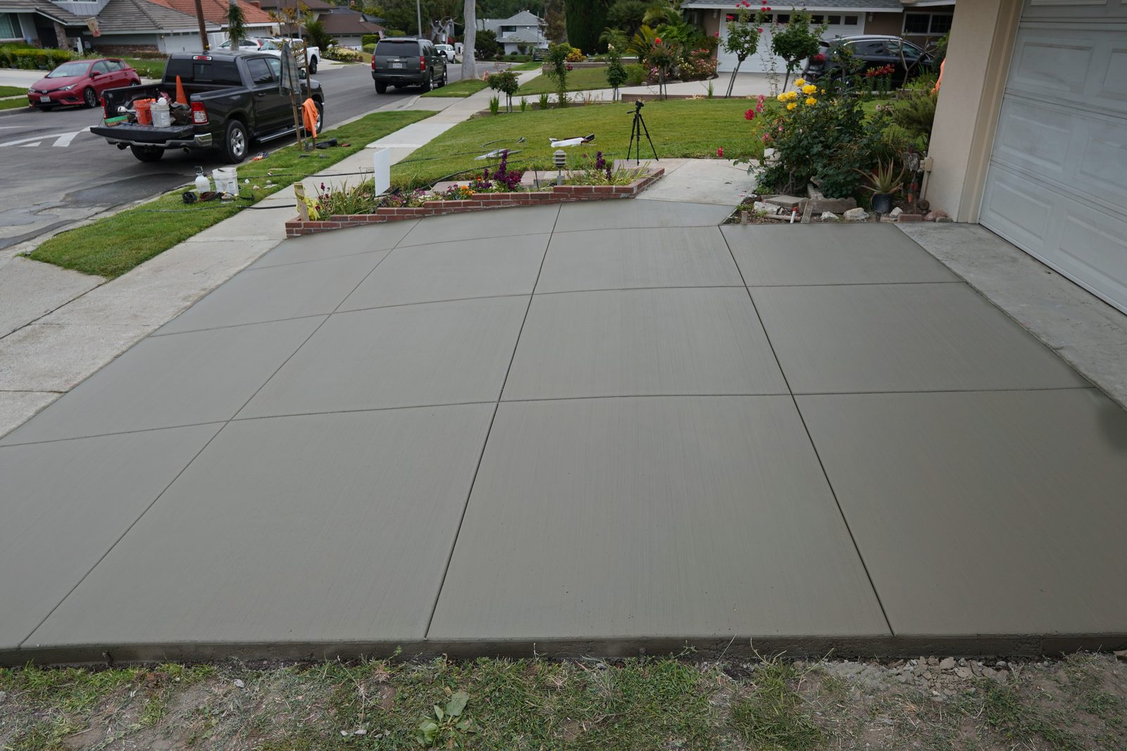 New concrete driveway by Driveway Masters in La Habra, CA