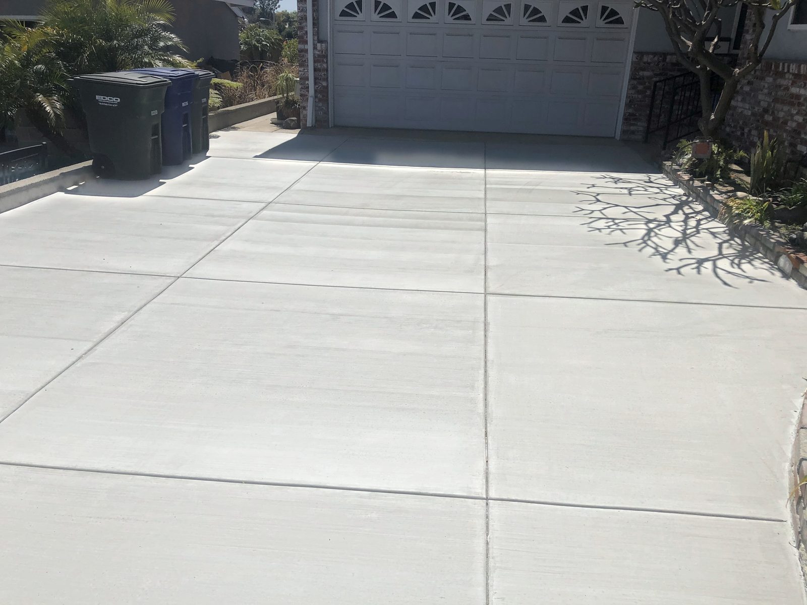 New concrete driveway by Driveway Masters in La Mirada, CA