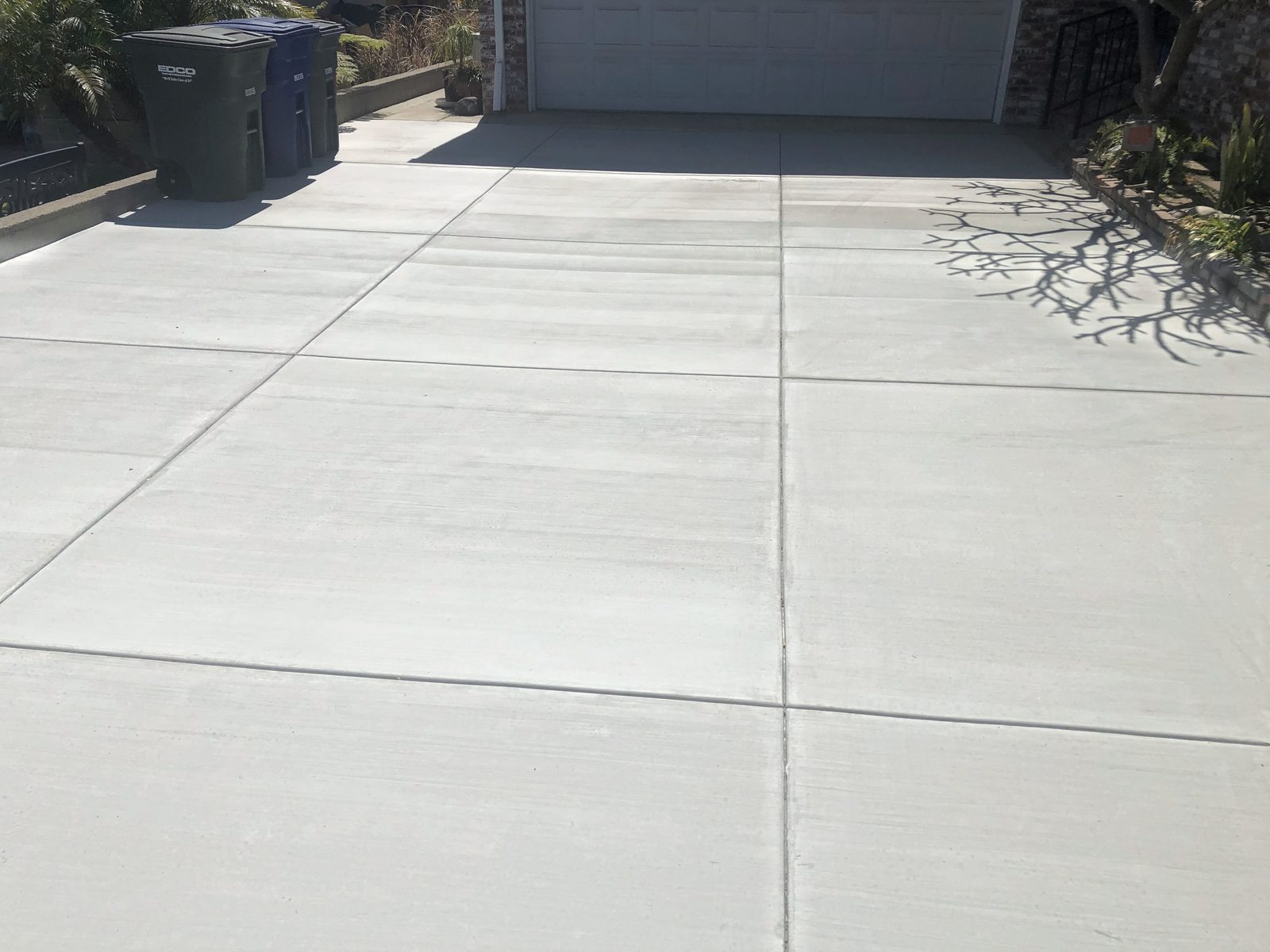 New concrete driveway by Driveway Masters in La Mirada, CA