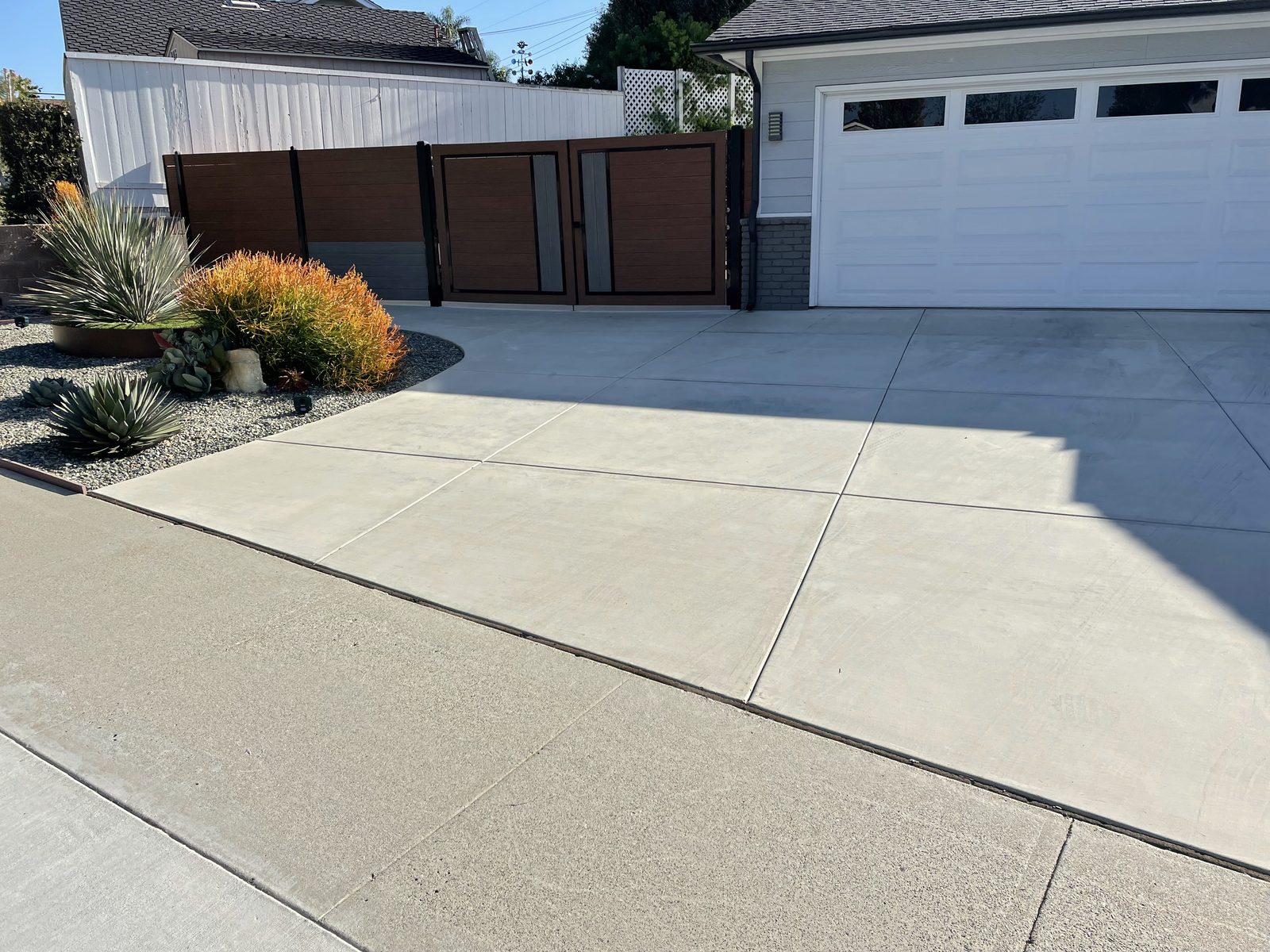 Concrete driveway by Driveway Masters, serving Tustin, CA