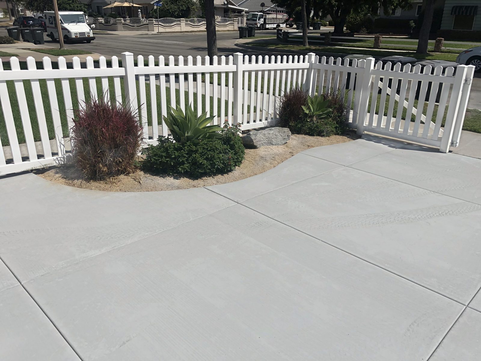 Concrete driveway by Driveway Masters, serving Villa Park, CA
