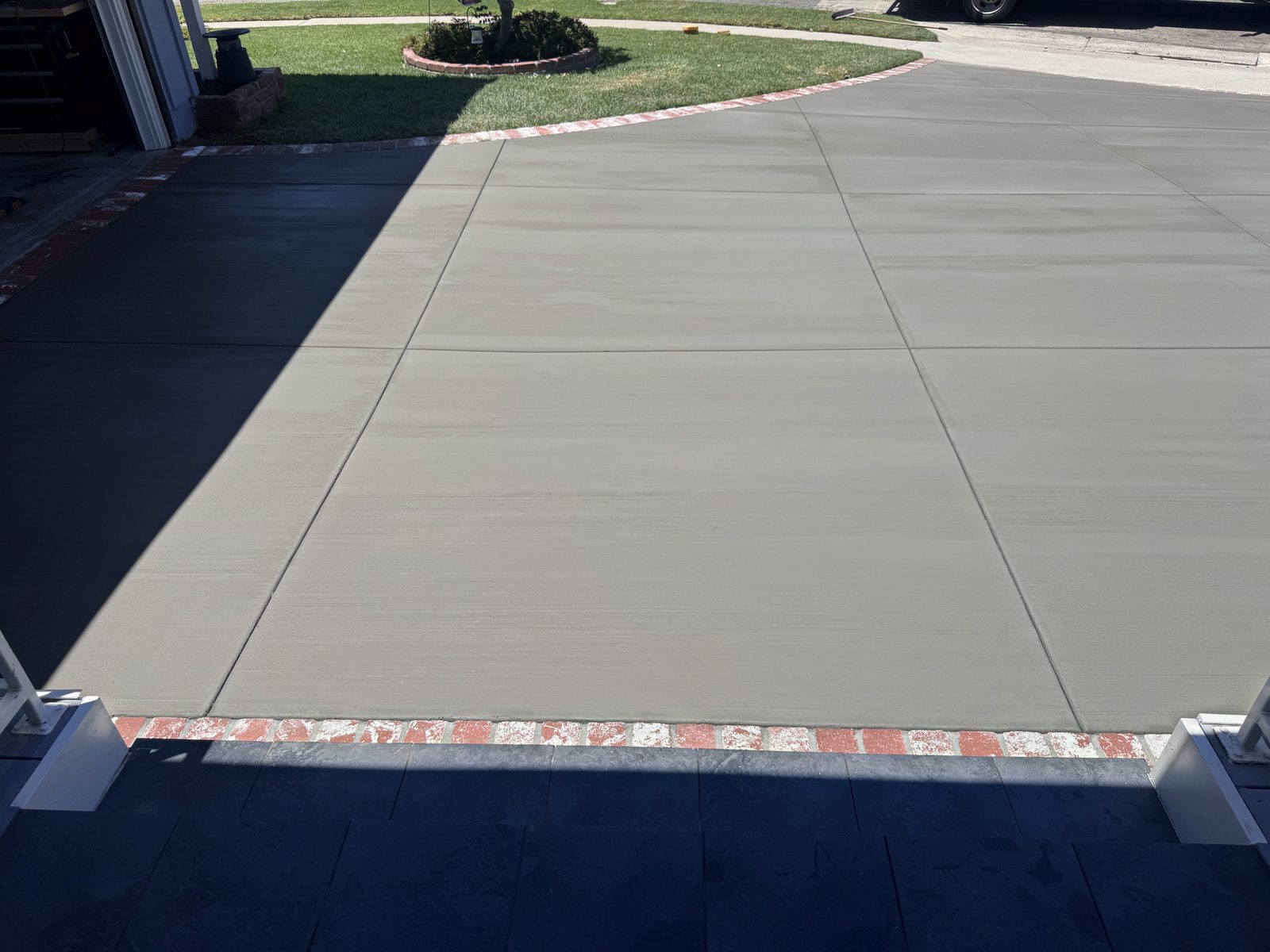 Concrete driveway by Driveway Masters, serving Yorba Linda, CA