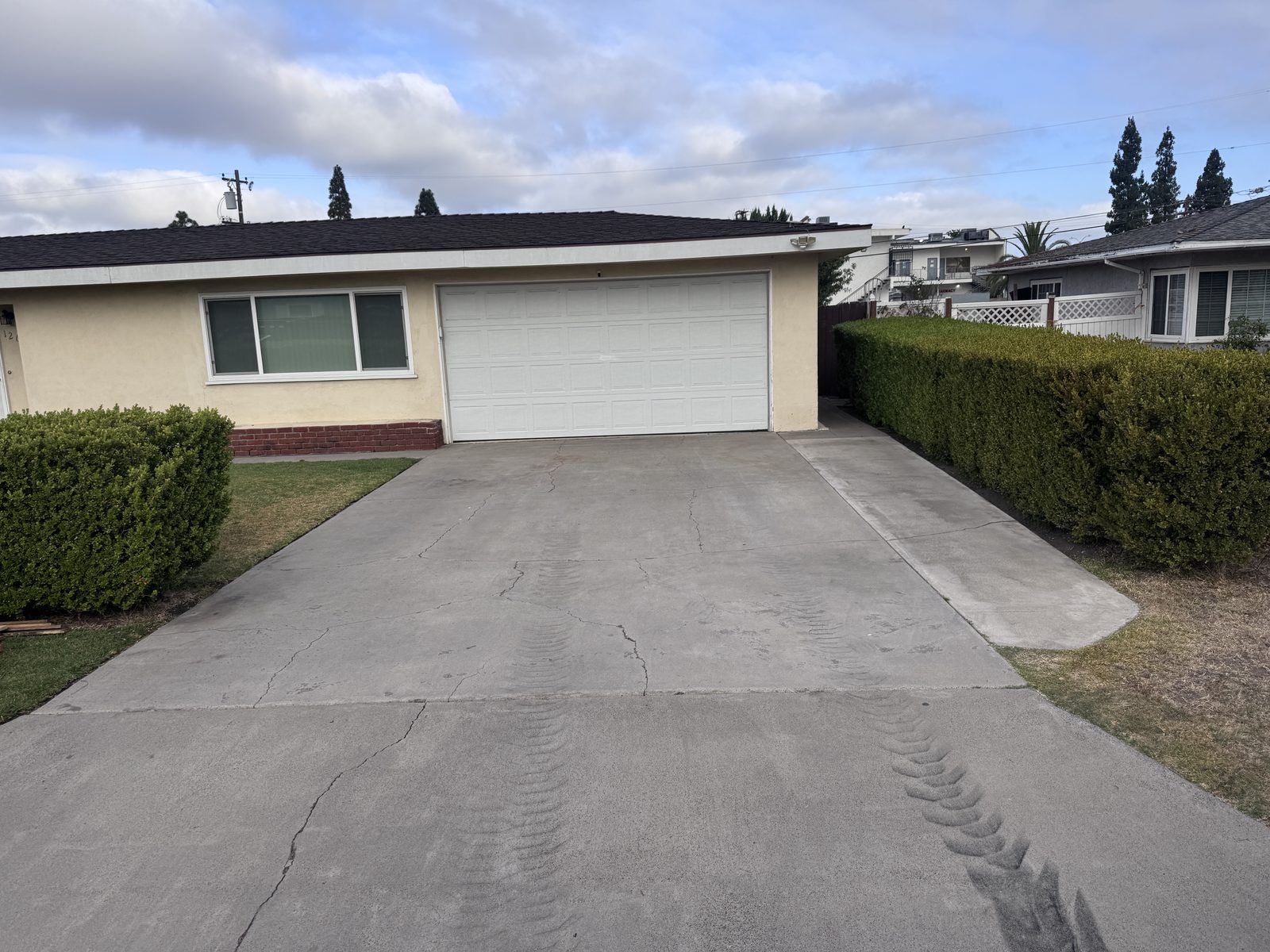 Cracked concrete driveway in Garden Grove before replacement